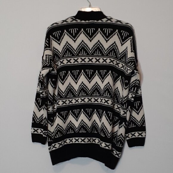 Forever 21 Black/White Button Sweater Cardigan; 3/4 Sleeves; Size M - Picture 2 of 4